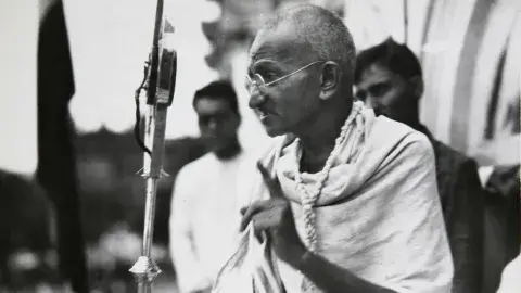 Mahatma Gandhi fue asesinado el 30 de enero de 1948. Mahatma Gandhi fue asesinado el 30 de enero de 1948.