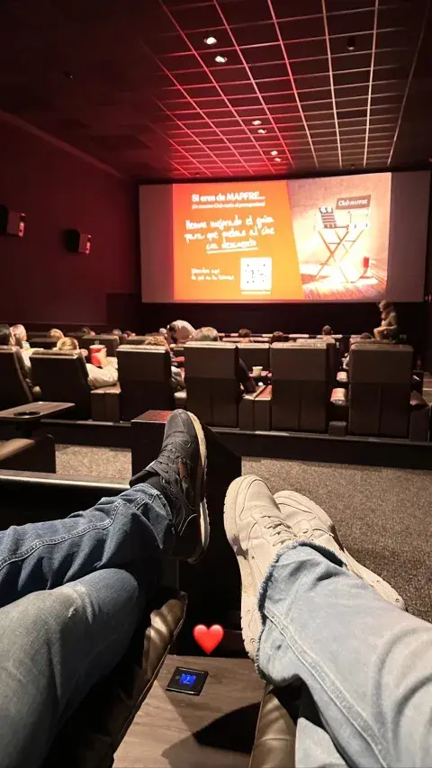 Karen y su "bombonazo" en el cine, en España. Karen y su "bombonazo" en el cine, en España.