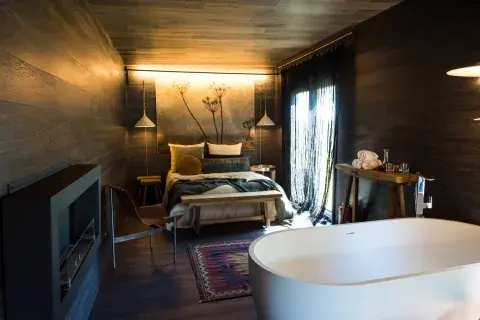 Pura calidez en el lodge de Zeta Concept, inspirado en el estilo japonés Wasi Sabi. Pura calidez en el lodge de Zeta Concept, inspirado en el estilo japonés Wasi Sabi.