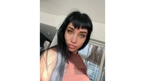 María Becerra con flequillo en V María Becerra con flequillo en V
