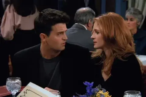 Matthew Perry y Julia Roberts. Matthew Perry y Julia Roberts.