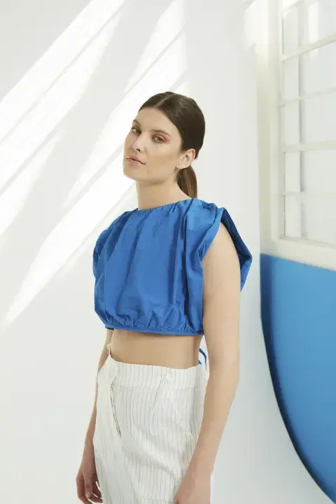 Blusa y pantalón cargo (Ampi Vera, $26.000 Y $45.000). Blusa y pantalón cargo (Ampi Vera, $26.000 Y $45.000).