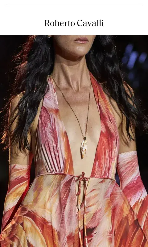 El colgante playero de Roberto Cavalli