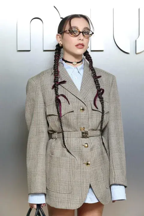 Trenzas súper largas con extensiones Trenzas súper largas con extensiones