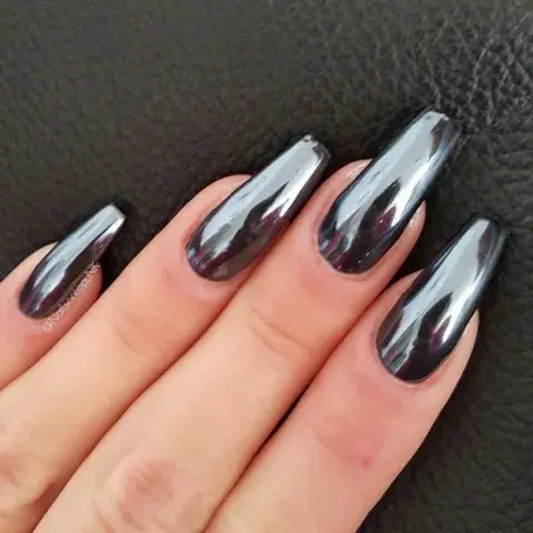 Uñas cromadas: la tendencia para este verano 2024. Uñas cromadas: la tendencia para este verano 2024.