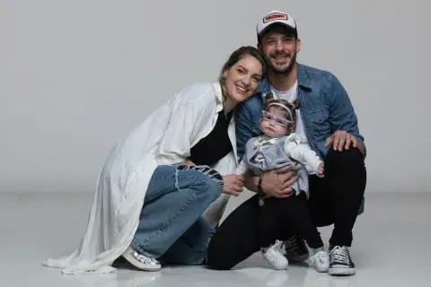 Maca (@macapazok) tiene 31 años y es actriz y coach. Su primera hija, Abril, que hoy tiene un año y medio, nació con un síndrome genético que la llevó a estar internada en neonatología durante 80 días. 