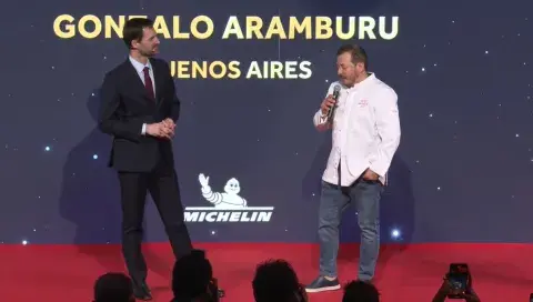 Gonzalo Aramburu recibe las Dos Estrellas Michelin. Gonzalo Aramburu recibe las Dos Estrellas Michelin.