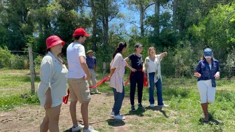 Pautar objetivos grupales: uno de los ejercicios para realizar en la jornada de coaching con caballos. Pautar objetivos grupales: uno de los ejercicios para realizar en la jornada de coaching con caballos.