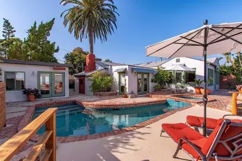 Está a la venta y es una de las residencias más exclusivas de la historia de Hollywood. Se trata de “La joya de la corona”, ubicada en Laurel Canyon, catalogada como un ícono de la ciudad. Está a la venta y es una de las residencias más exclusivas de la historia de Hollywood. Se trata de “La joya de la corona”, ubicada en Laurel Canyon, catalogada como un ícono de la ciudad.