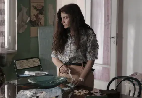 Érica Rivas interpreta a Rita, la hija de Elena. Érica Rivas interpreta a Rita, la hija de Elena.