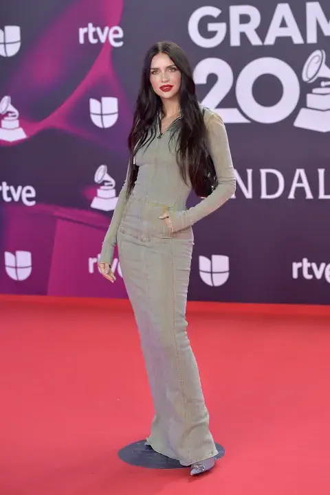 Zaira Nara en la alfombra roja de los Latin Grammy 2023.