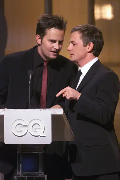 El emotivo gesto que tuvo Matthew Perry hacia Michael J. Fox.