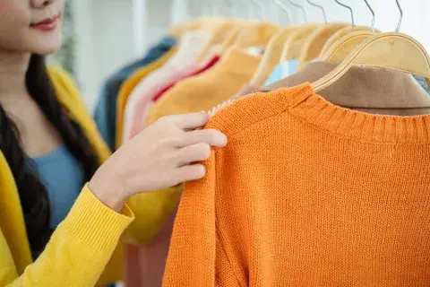 Cada signo del zodíaco tiene un color recomendado para utilizar en sus prendas para atraer la buena suerte. Cada signo del zodíaco tiene un color recomendado para utilizar en sus prendas para atraer la buena suerte.