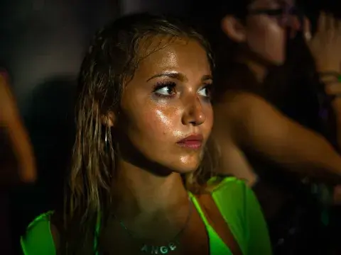 Mia McKenna-Bruce es la protagonista de Cómo tener sexo. Mia McKenna-Bruce es la protagonista de Cómo tener sexo.