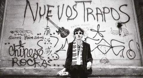La foto que sería la tapa del segundo álbum solista de Charly García. La foto que sería la tapa del segundo álbum solista de Charly García.