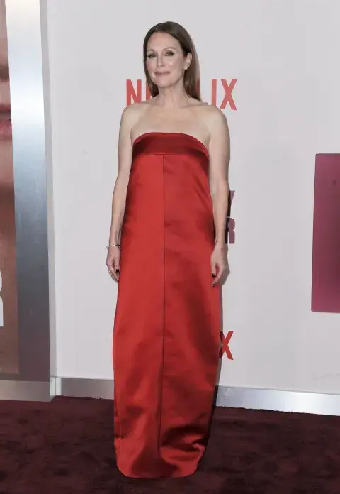 Julianne Moore en la alfombra roja de la premiere de May December. Julianne Moore en la alfombra roja de la premiere de May December.