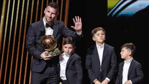 Lionel Messi ganó su octavo Balón de Oro. Lionel Messi ganó su octavo Balón de Oro.