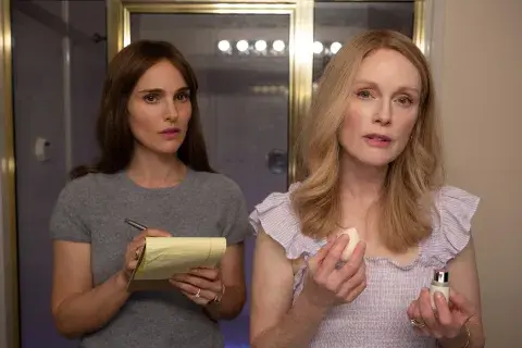 Natalie Portman y Julianne Moore en la nueva película de Todd Haynes, May December. Natalie Portman y Julianne Moore en la nueva película de Todd Haynes, May December.