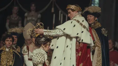El momento de la coronación, el primer paso hacia la caída. El momento de la coronación, el primer paso hacia la caída.