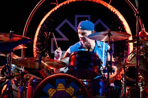 Chad Smith volvió a lucirse con sus tremendos solos durante el recital.