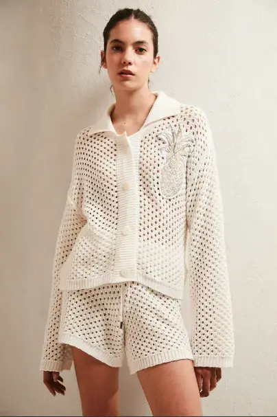 Conjunto de cardigan y short tejido, Justa Petra $115.000 y $75.000