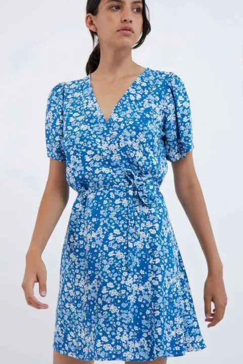 Vestido estampado con cruce al frente Vestido estampado con cruce al frente