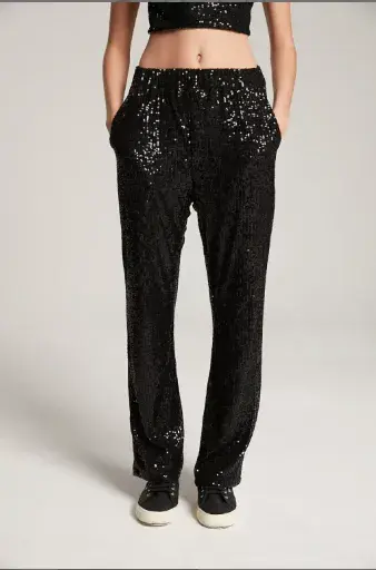 Pantalón de lentejuelas recto, Oklan $159.900 Pantalón de lentejuelas recto, Oklan $159.900