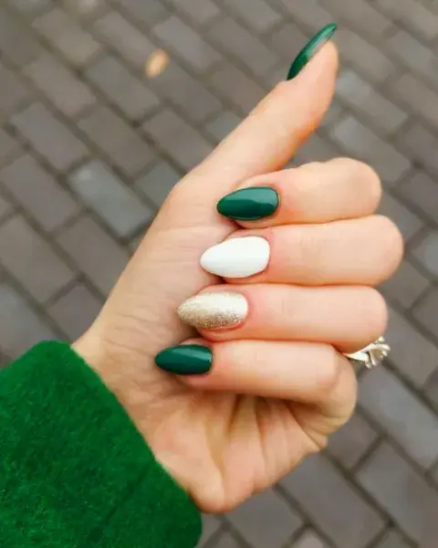 Pero ojo, combinarla con blancos y dorados también súper funciona. Pero ojo, combinarla con blancos y dorados también súper funciona.