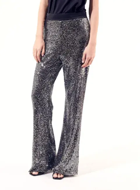 Pantalón de lentejuelas oxford, Clara Ibarguren $145.000 Pantalón de lentejuelas oxford, Clara Ibarguren $145.000