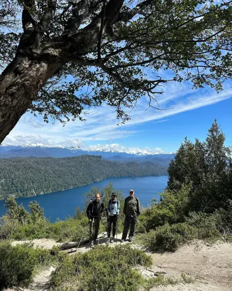 Juliana Awada practicando trekking en el sur argentino. Juliana Awada practicando trekking en el sur argentino.