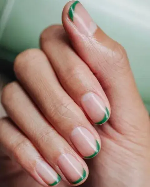 Las francesitas en color verde son la opción ideal para sumarte al mood navideño, pero con solo un detalle. Las francesitas en color verde son la opción ideal para sumarte al mood navideño, pero con solo un detalle.
