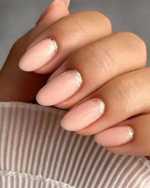 En un tono pleno pero, esta vez, sumando un pequeño detalle con brillitos. En un tono pleno pero, esta vez, sumando un pequeño detalle con brillitos.