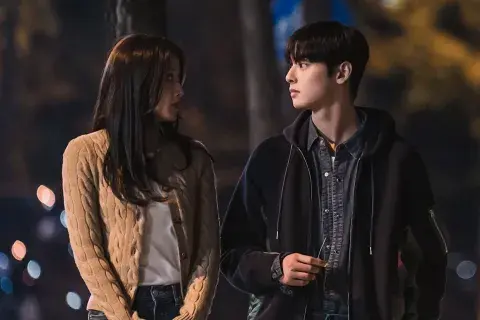 Moon Ga-young y Cha Eun-woo son dos de los protagonistas de True Beauty. Moon Ga-young y Cha Eun-woo son dos de los protagonistas de True Beauty.