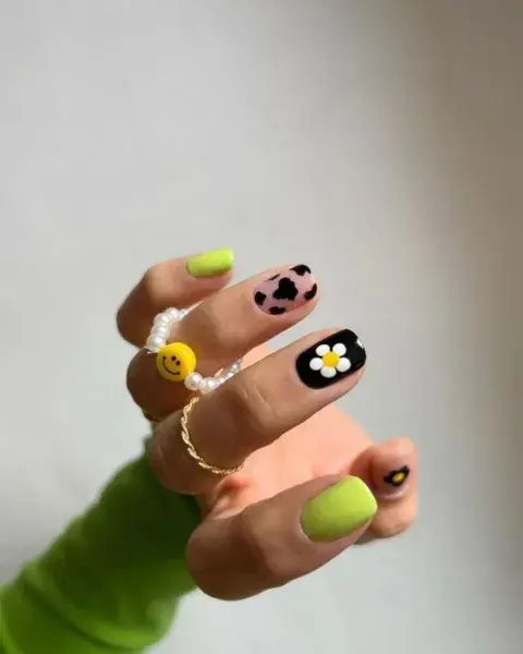 Combinando plenos con texturas, este es otro diseño muy verano que nos encantó.