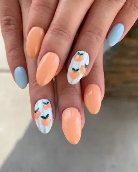 Nos encantó esta combinación del color peach fuzz con algunos dibujos y uñas en tono celeste. Nos encantó esta combinación del color peach fuzz con algunos dibujos y uñas en tono celeste.