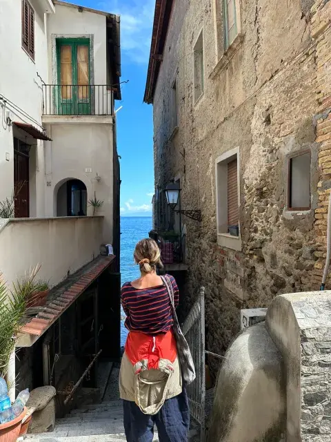 Juli Oriolo, experta en cocina italiana, te lleva a recorrer sus espacios gastronómicos preferidos mientras viajás. Juli Oriolo, experta en cocina italiana, te lleva a recorrer sus espacios gastronómicos preferidos mientras viajás.