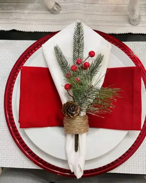 En plan de armar un estilo de ramito, usas la servilleta blanca como base. En plan de armar un estilo de ramito, usas la servilleta blanca como base.