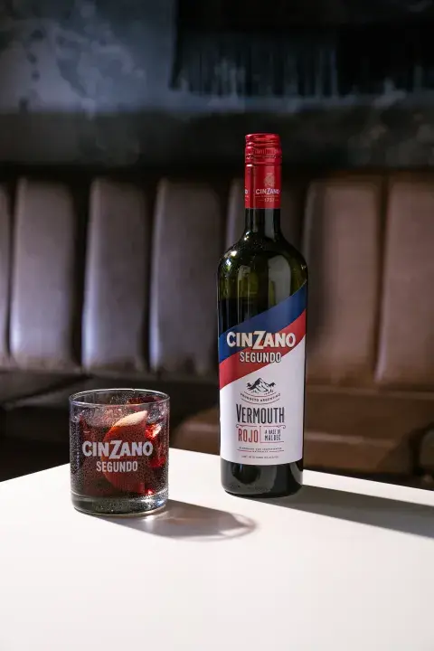cinzano_mama_hungara_loli_laboureau-8.jpg cinzano_mama_hungara_loli_laboureau-8.jpg