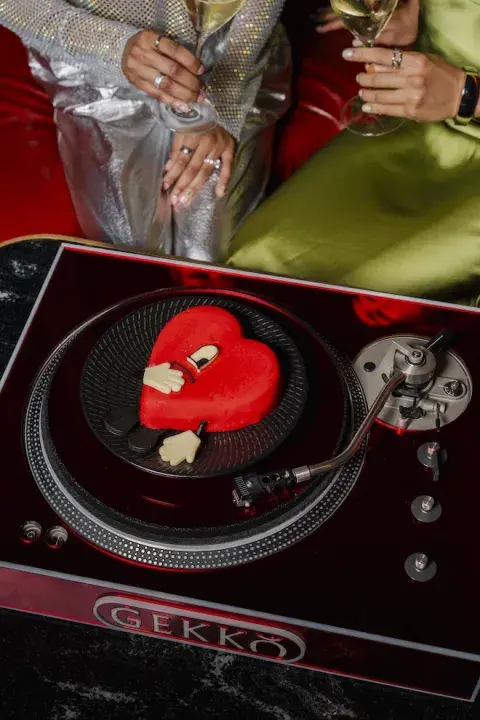 Bad Bunny presenta "El Corazón", su exclusivo postre. Bad Bunny presenta "El Corazón", su exclusivo postre.