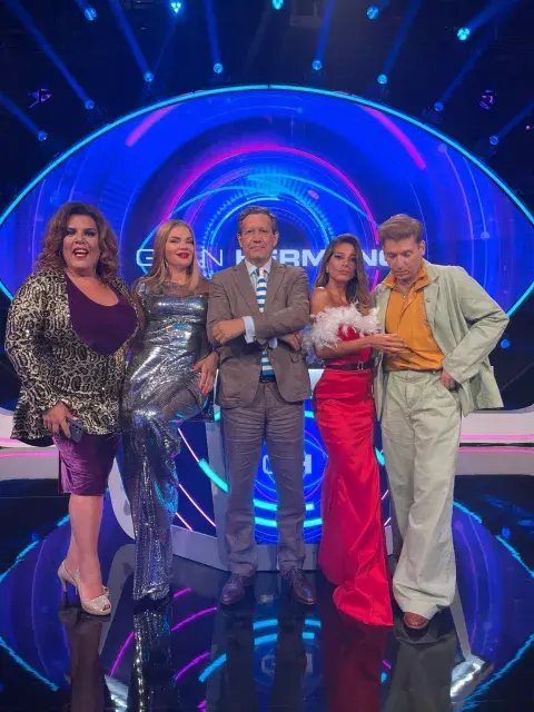 Sol Pérez junto a sus compañeros del debate de Gran Hermano. Sol Pérez junto a sus compañeros del debate de Gran Hermano.