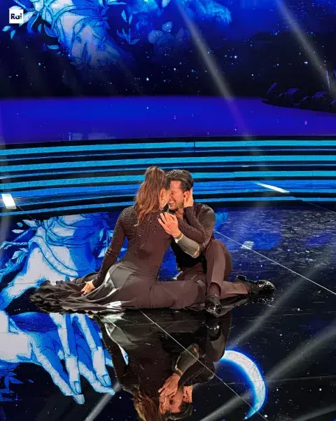 Wanda Nara y Pasquale La Rocca en la final de Bailando, en Italia. Wanda Nara y Pasquale La Rocca en la final de Bailando, en Italia.