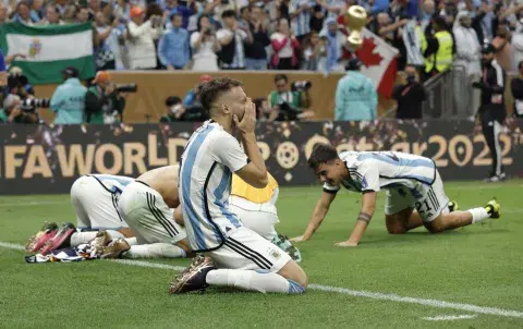 Emoción, llanto, felicidad... todo junto al festejar el triunfo frente a Francia. Emoción, llanto, felicidad... todo junto al festejar el triunfo frente a Francia.