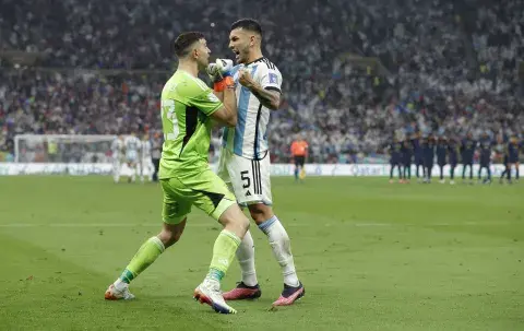 El festejo energético e inolvidable frente a salvar uno de los penales. El festejo energético e inolvidable frente a salvar uno de los penales.