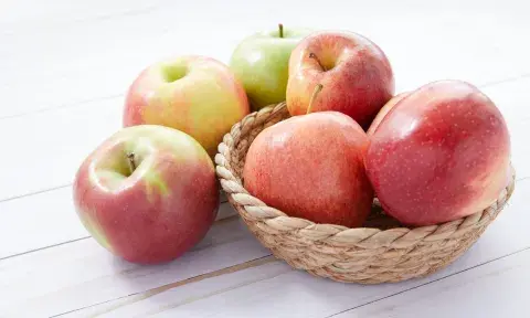 Los siete beneficios de incorporarle manzana a la ensalada.