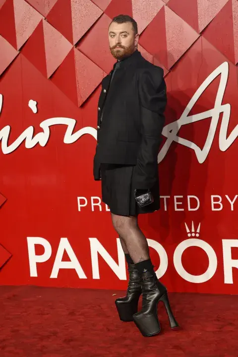 Sam Smith en la alfombra roja de los Fashion Awards 2023. Sam Smith en la alfombra roja de los Fashion Awards 2023.