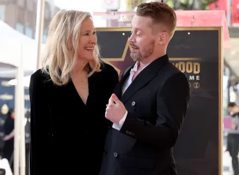 Macaulay Culkin y Catherine O'Hara en la ceremonia del Paseo de la Fama.