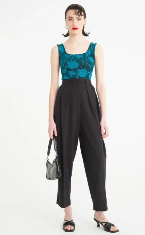 Pantalón sastrero con vibes súper 80s (Las Pepas, $89.900). Pantalón sastrero con vibes súper 80s (Las Pepas, $89.900).