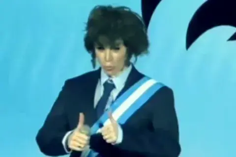 Fátima Florez imitó a Milei en su obra teatral. Fátima Florez imitó a Milei en su obra teatral.