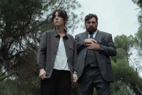 Vicky Luengo (Antidisturbios, Historias para no dormir) es la protagonista de Reina Roja. Vicky Luengo (Antidisturbios, Historias para no dormir) es la protagonista de Reina Roja.