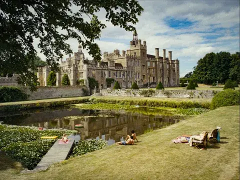Drayton House, un personaje más en la retorcida historia de Saltburn. Drayton House, un personaje más en la retorcida historia de Saltburn.